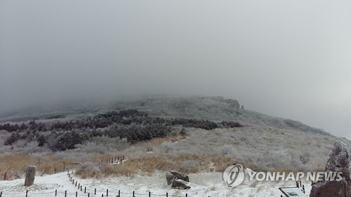 국립공원 탐방로, 대설주의보 때 일부 시범개방…"설경 감상"