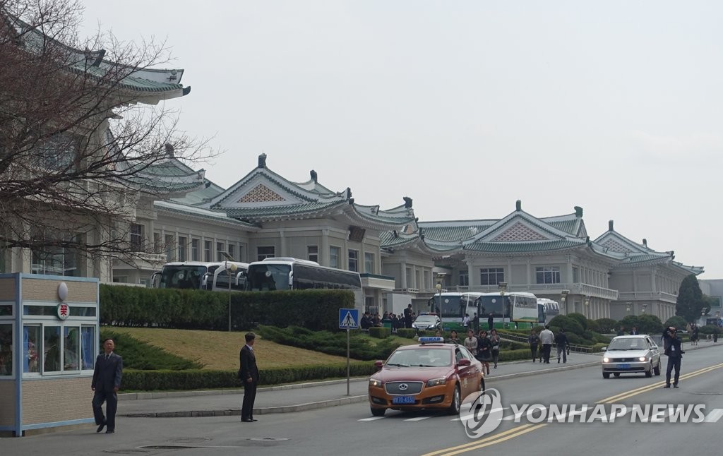 북한 옥류관 앞 거리 | 연합뉴스