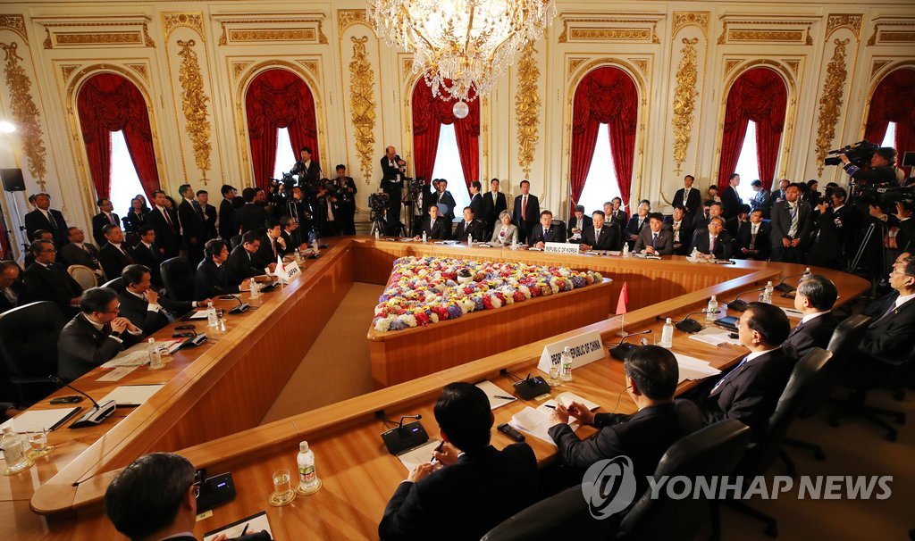 韓日中首脳会談が開幕