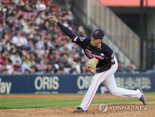 윤성빈 ⅓이닝 3실점…롯데 '5선발 1+1' 전략, 첫날은 실패