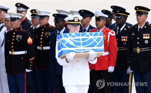 오산기지로 송환되는 한국전쟁 미군 유해