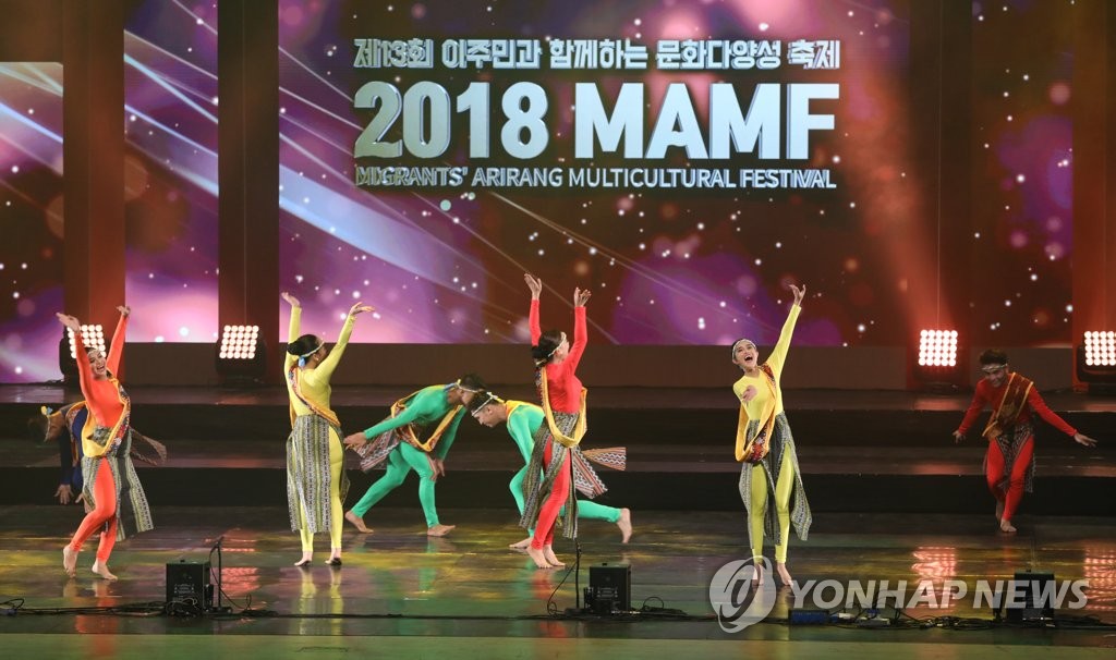 '2018 맘프' 화려한 무대