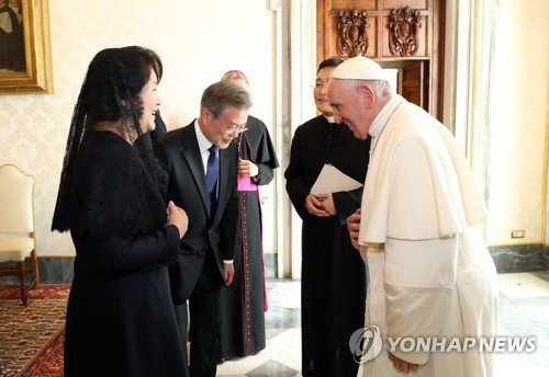 교황 "판문점선언 1주년, 한국인에 평화의 새 시대 가져다주길"