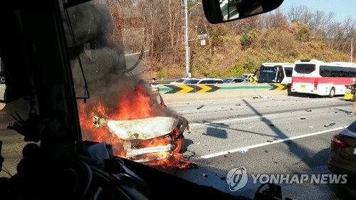 경부고속도 천안 구간서 8중 추돌…중상 1명·경상 40명(종합2보)