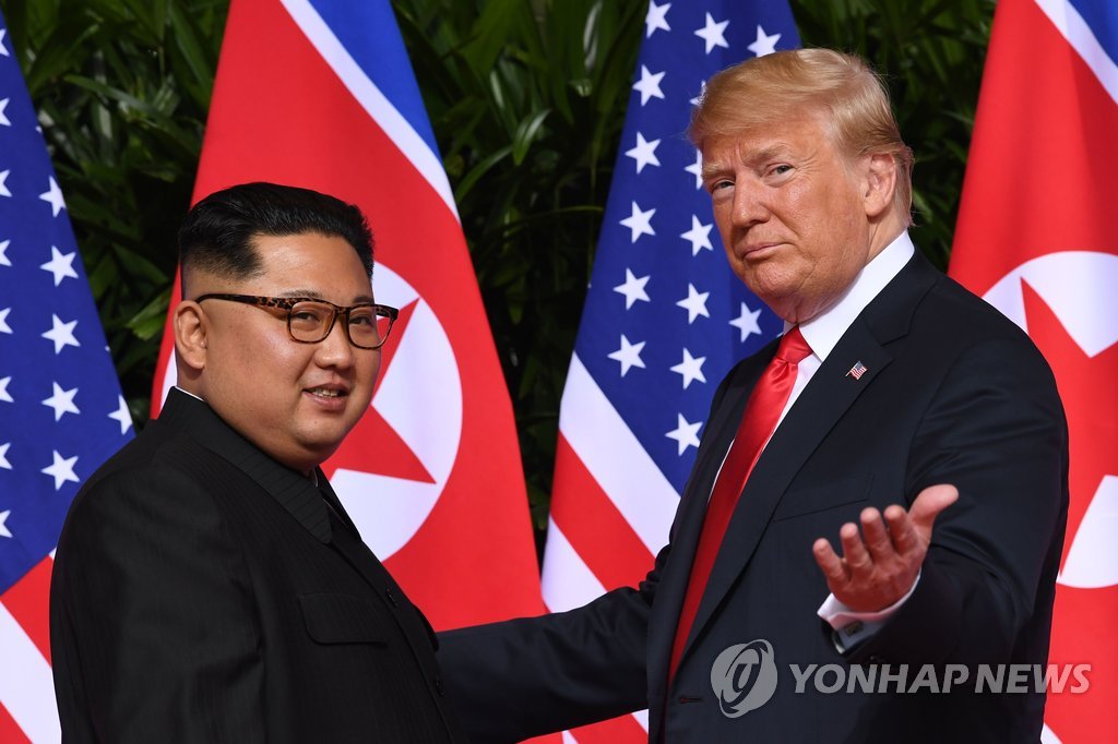 This AFP photo shows North Korean leader Kim Jong-un (L) meeting with U.S. President Donald Trump in Singapore on June 12, 2018. (Yonhap)