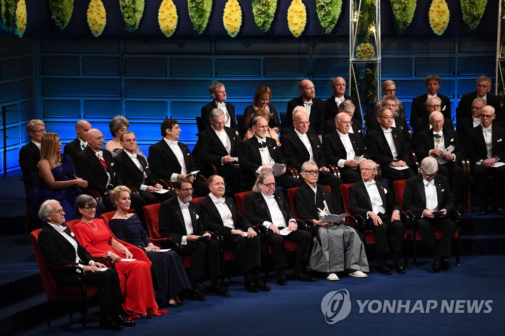 한자리에 모인 2018 노벨상 수상자들 | 연합뉴스