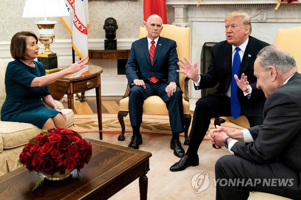'국경장벽 예산' 싸고 설전 벌이는 트럼프-민주 지도부