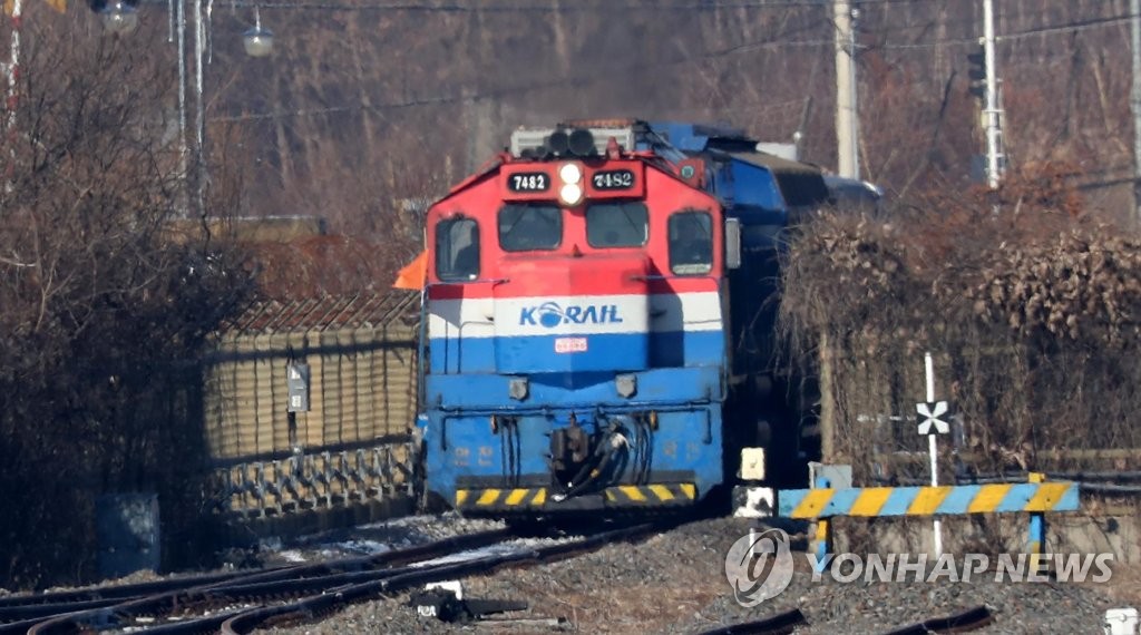 A KORAIL train enters South Korea's northernmost Dorasan Station in Paju, north of Seoul, on Dec. 18, 2018, after completing an 18-day inspection of the 400-kilometer railway between the North Korean cities of Kaesong and Sinuiju. (pool photo) (Yonhap)