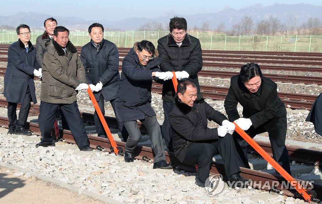 2018년 12월 열린 남북 철도·도로 연결 착공식