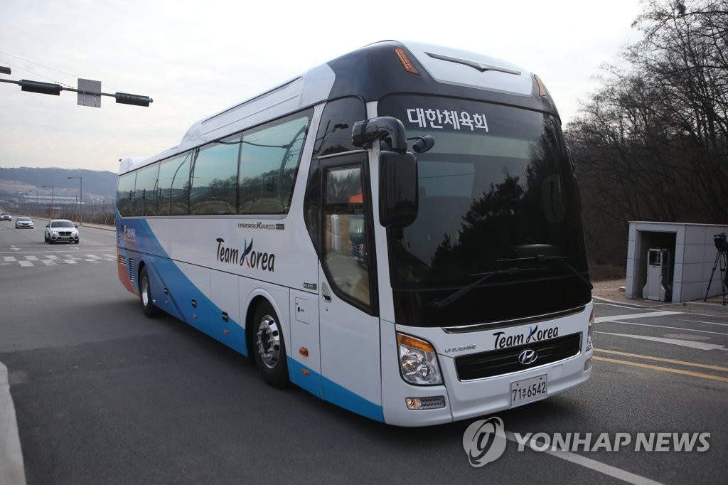 A Korean Sport & Olympic Committee bus carrying the national short track speed skating team arrives at the Jincheon National Training Center in Jincheon, 90 kilometers south of Seoul, on Jan. 10, 2019. (Yonhap)