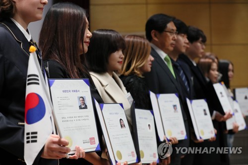  인구수 늘리려 불법체류자에 국적 주는 법개정 추진?