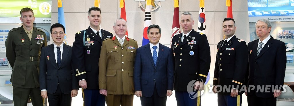 Minister cites 8 USFK, UNC soldiers for contribution to peace efforts