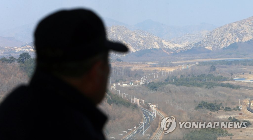 韓国から北朝鮮の金剛山へ続く道（資料写真）＝（聯合ニュース）