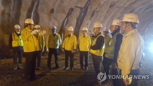 Travaux d'un tunnel sous-marin