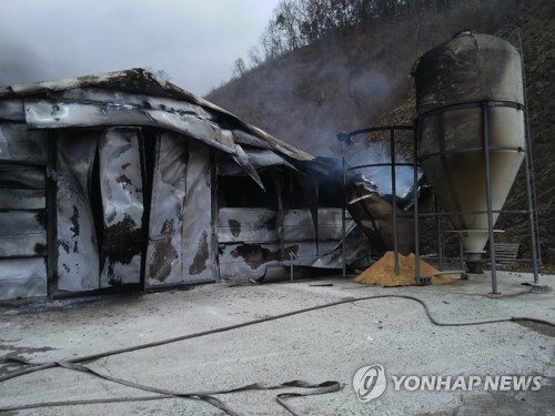 진안 양계장서 불…2억3천만원 피해