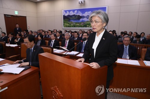 "정부 촉진자 역할 더 중요해져" vs "제재완화가 중재역인가"