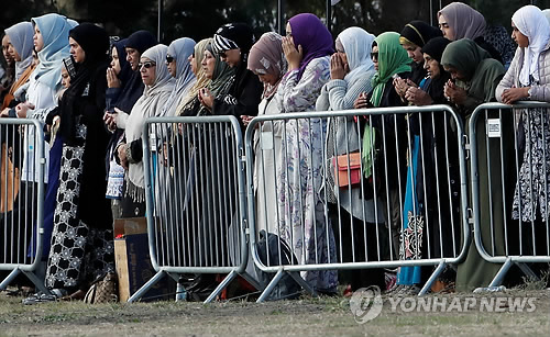 뉴질랜드 총리 "반자동 소총 판매 즉각 금지"