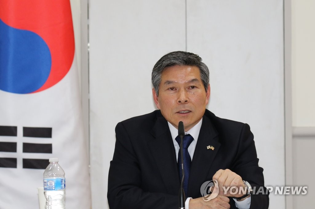 South Korea's Defense Minister Jeong Kyeong-doo speaks during a meeting with reporters in Washington on April 1, 2019. (Yonhap)