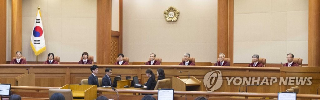 The nine Constitutional Court justices sit in the courtroom ahead of a ruling on anti-abortion law on April 11, 2019. (Yonhap) 