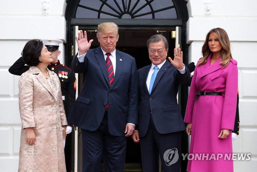 韓米首脳夫妻＝１１日、ワシントン（聯合ニュース）