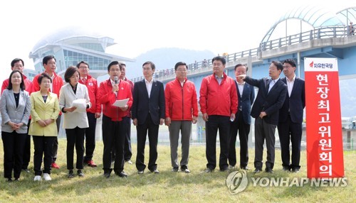 안동 유림에 큰절 황교안 "국권 수호해온 정신문화의 본향"