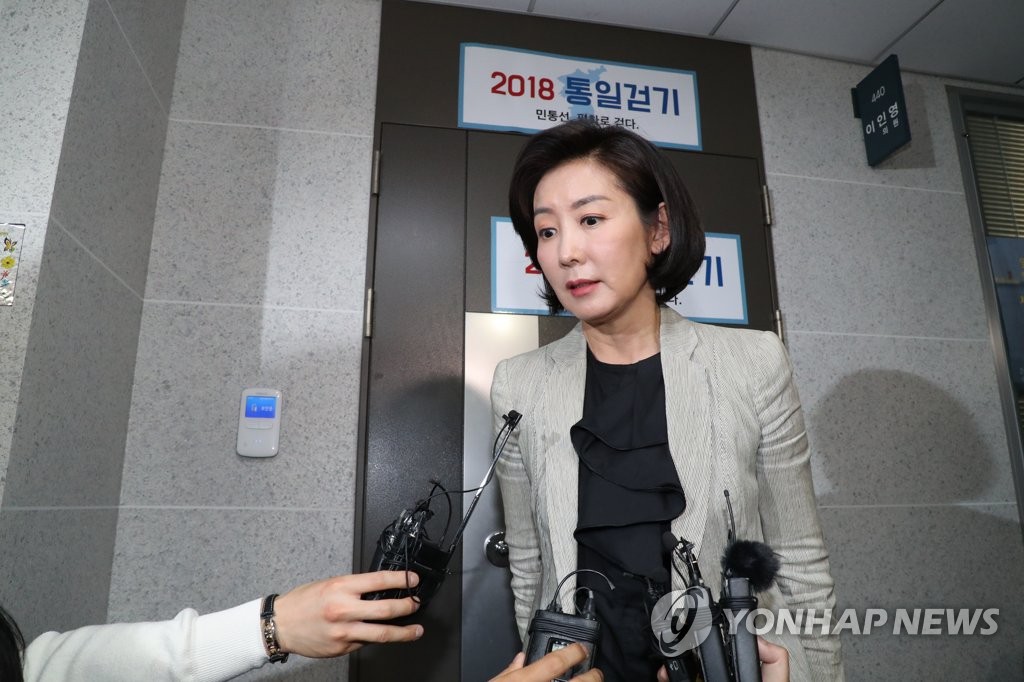 Na Kyung-won, floor leader of the main Liberty Korea Party, answers questions from reporters on June 2, 2019, at the National Assembly after rival parties failed to reach a deal to normalize the parliament. (Yonhap)