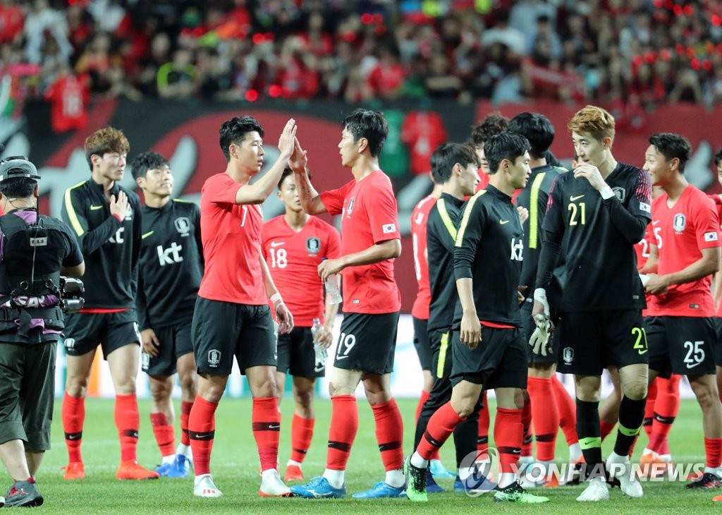 South Korean players react to their 1-1 draw against Iran in the teams' friendly football match at Seoul World Cup Stadium in Seoul on June 11, 2019. (Yonhap)