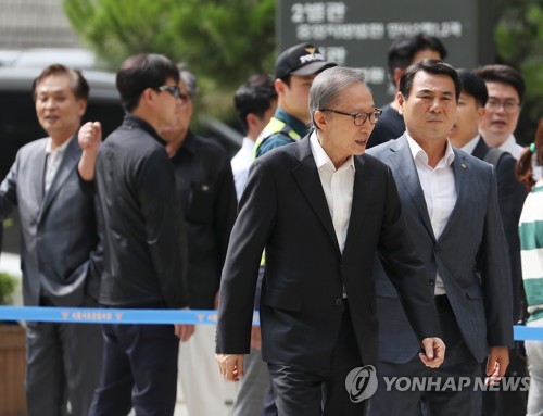 Ex-President Lee attends hearing