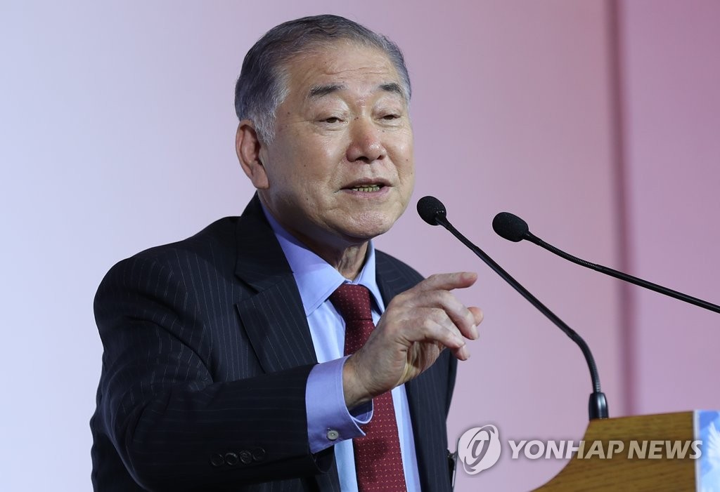 Moon Chung-in, a special presidential adviser for unification, foreign and security affairs, speaks during the 5th Yonhap News Symposium on Korean Peace in Seoul on June 27, 2019. (Yonhap)
