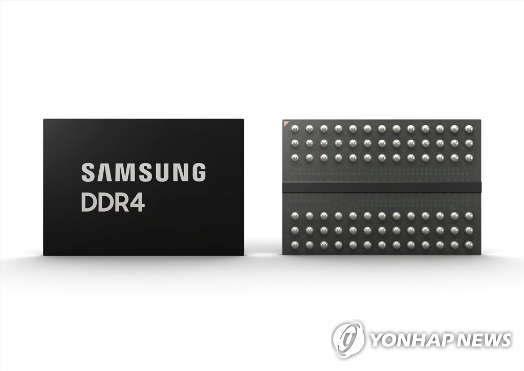 This photo provided by Samsung Electronics Co. on Aug. 9, 2019, shows one of its DRAM chips. (PHOTO NOT FOR SALE) (Yonhap)