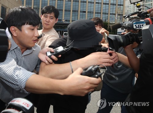 '日여성 폭행' 한국남성 조사받고 귀가…"폭행·모욕죄 검토"(종합3보)