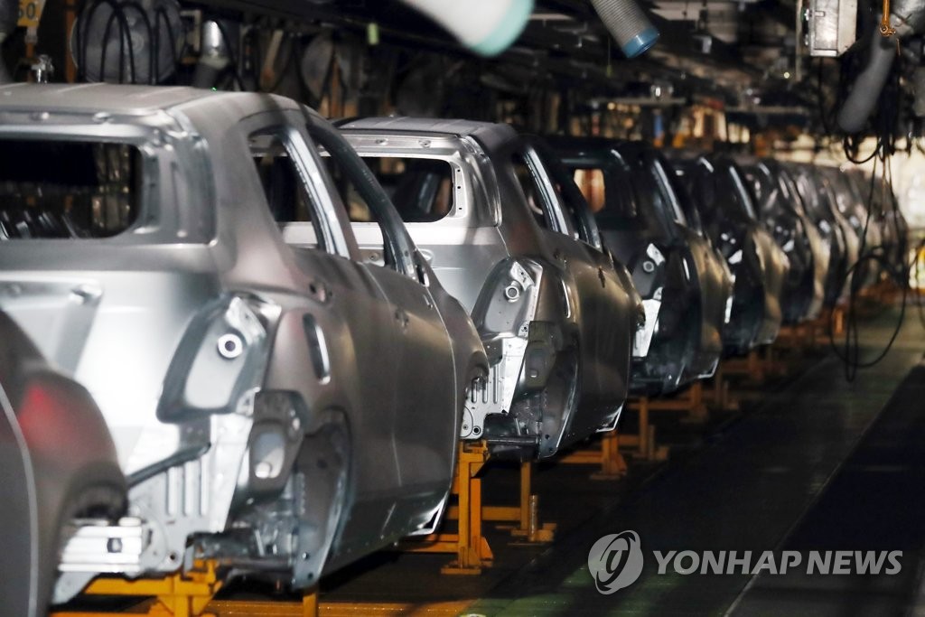 (2nd LD) GM Korea workers stage full-scale strike over wage deal