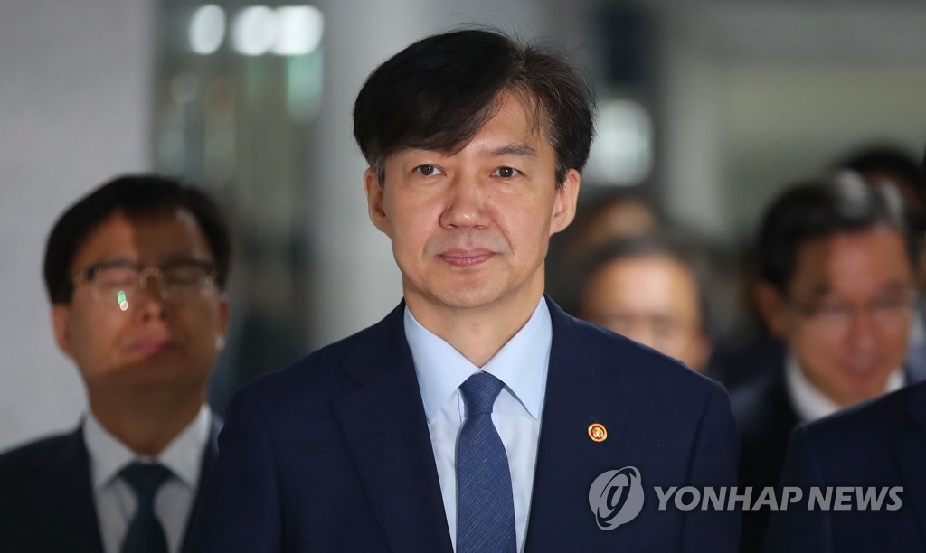 Justice Minister Cho Kuk attends a meeting with Democratic Party lawmakers to discuss reform policies at the National Assembly on Sept. 18, 2019. (Yonhap) 