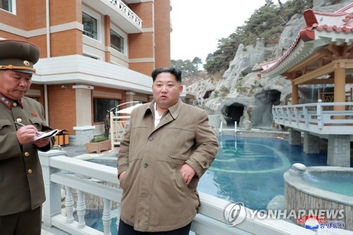 양덕군 온천지구 현지지도하는 김정은 북한 국무위원장