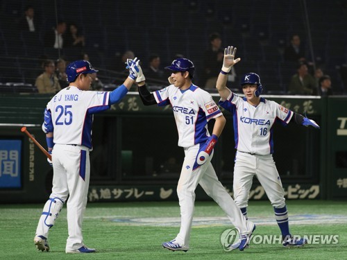 Korea's Ha-Seong Kim crushes ANOTHER solo shot to right field