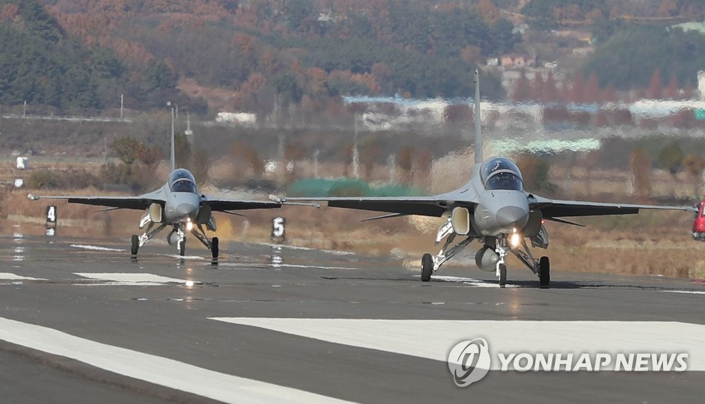 La Corée du Sud et les Etats-Unis effectuent des exercices sur une piste d'urgence