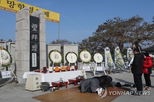 포근한 설…추모공원에 성묘객·유원지엔 나들이객 '북적거려'