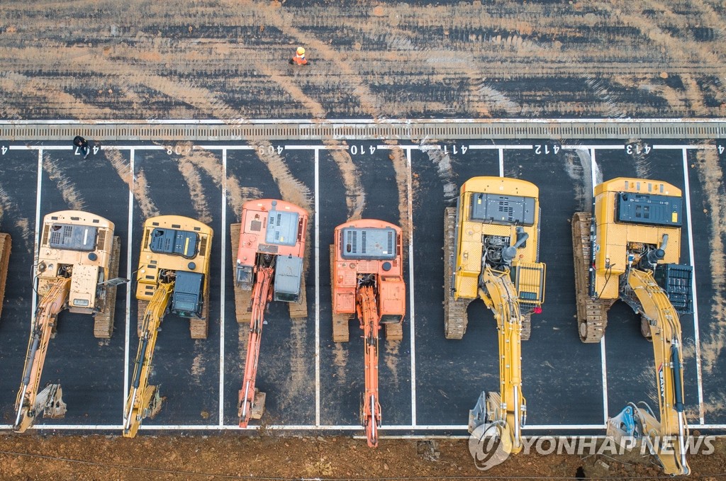 급조되는 중국 우한 레이선산 병원 건설 현장