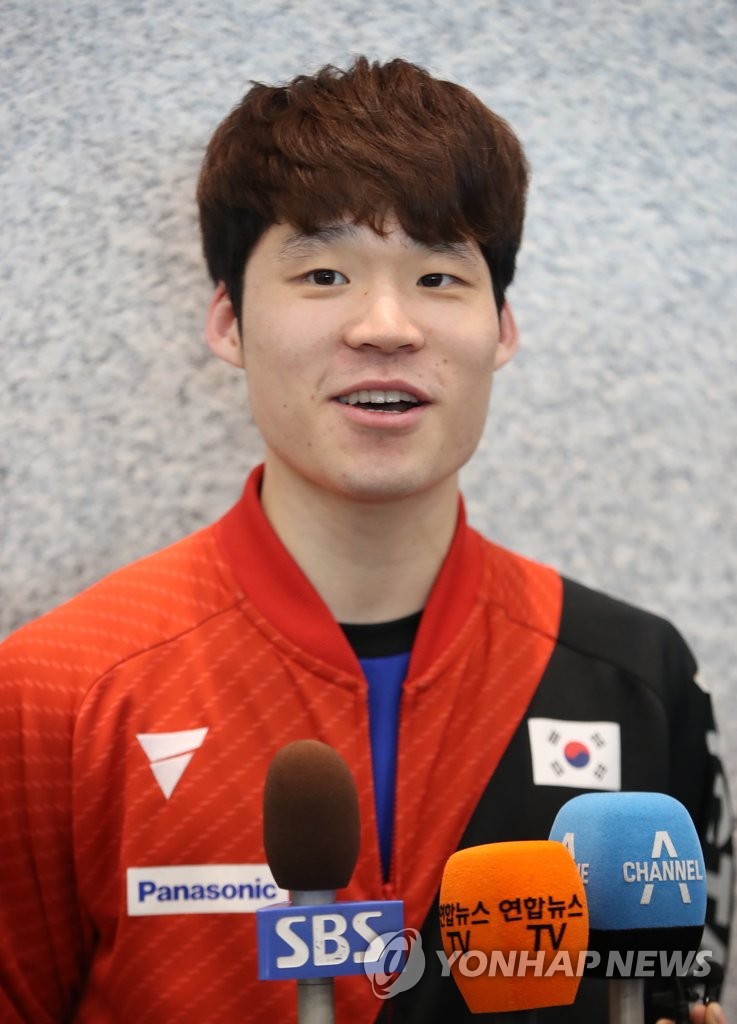 South Korean table tennis player Jang Woo-jin speaks to reporters at Incheon International Airport, just west of Seoul, on Feb. 4, 2020. (Yonhap)
