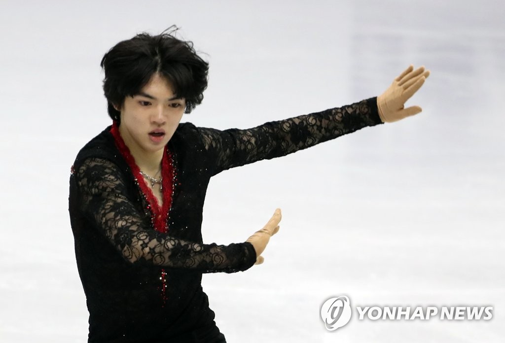 South Korean Cha Jun-hwan performs his short program in the men's singles at the Four Continents Figure Skating Championships at Mokdong Ice Rink in Seoul on Feb. 7, 2020. (Yonhap)