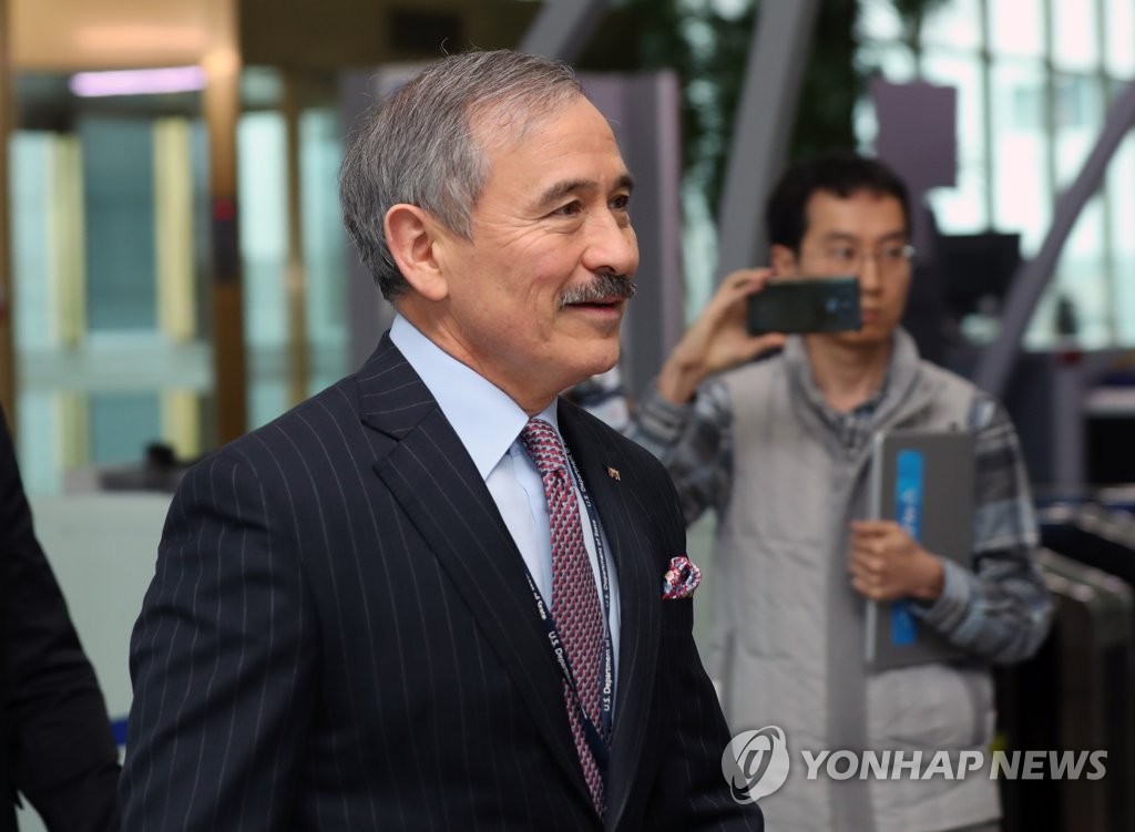 This photo, taken on March 4, 2020, shows U.S. Ambassador to South Korea Harry Harris arriving at the foreign ministry in Seoul. (Yonhap)