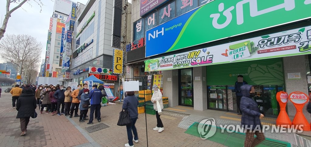 نظام شراء الكمامات الواقية في يوم محدد حسب رقم سنة الميلاد يدخل حيز التنفيذ في كوريا الجنوبية اليوم - 3