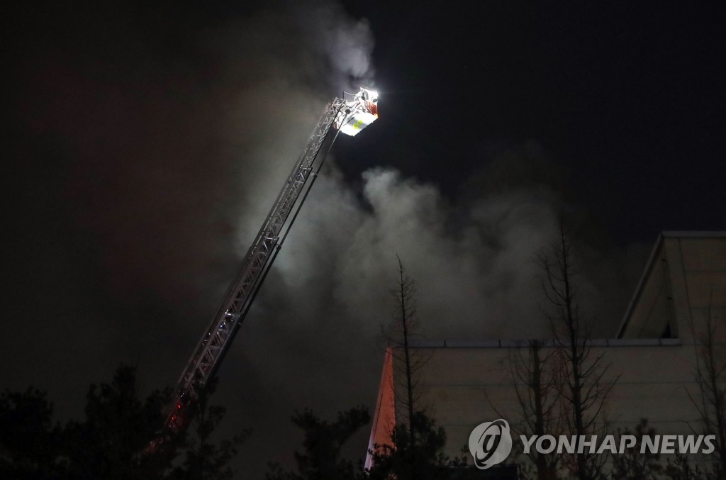 Fire breaks out at Samsung chip plant, production unaffected Yonhap