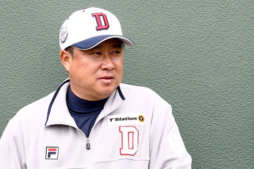 I bought this Doosan Bears hat in Jamsil Stadium - Picture of