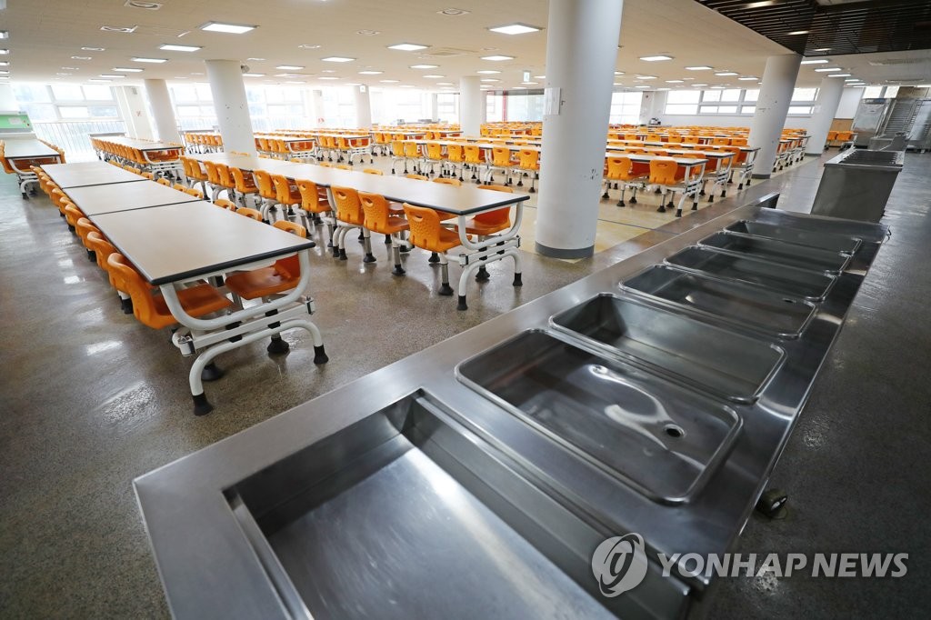 资料图片：首尔西大门区一所小学食堂空荡荡。 韩联社
