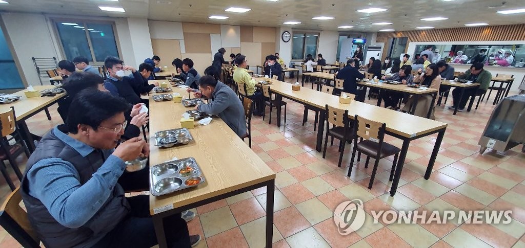 달라진 구내식당 풍경 | 연합뉴스