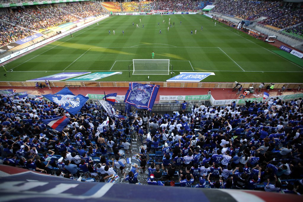 This file photo provided by the Korea Professional Football League on April 2, 2020, shows a K League 1 match for Suwon Samsung Bluewings underway at Suwon World Cup Stadium in Suwon, 45 kilometers south of Seoul. (Yonhap)