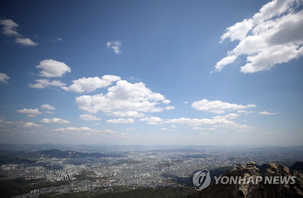 '맑음'…북한산에서 바라본 하늘