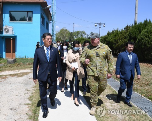 판문점 견학준비상황 점검하는 김연철 장관