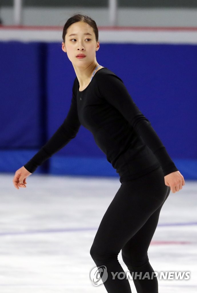 South Korean figure skater You Young trains at Mokdong Ice Rink in Seoul on May 14, 2020. (Yonhap)